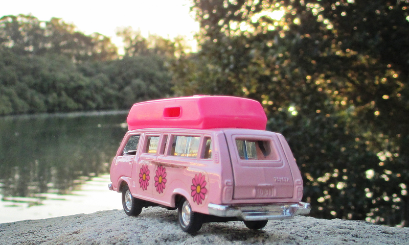 Illustration for article titled Land of the Rising Sun Day: Tomica Dandy Toyota HiAce Camper